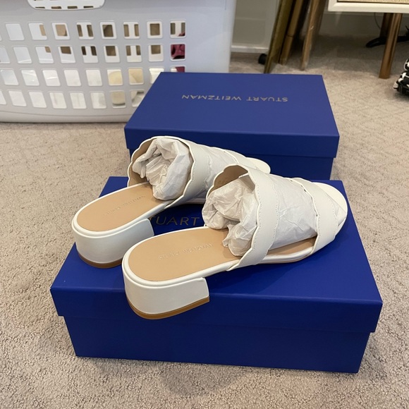 Stuart Weitzman scalloped slide sandals, 7.5. NWT. dust bag, box & SW cert. - Picture 4 of 8